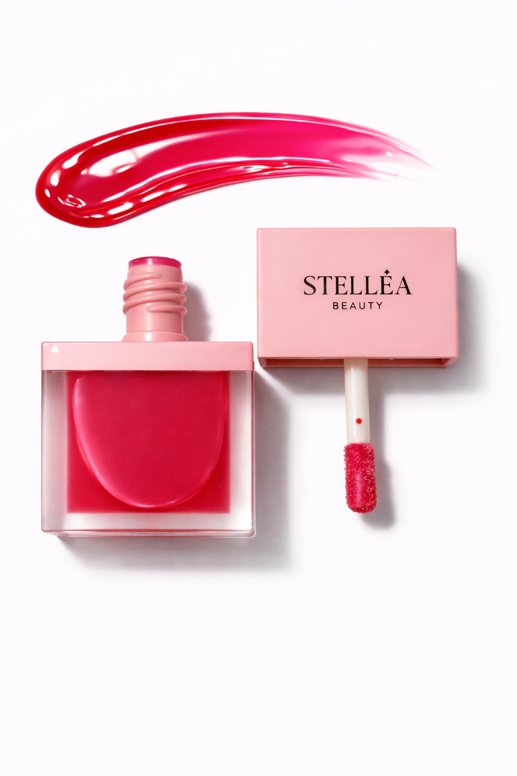 Lip gloss Stellea teinte Blow A Kiss fini brillant hydratant, applicateur mousse.