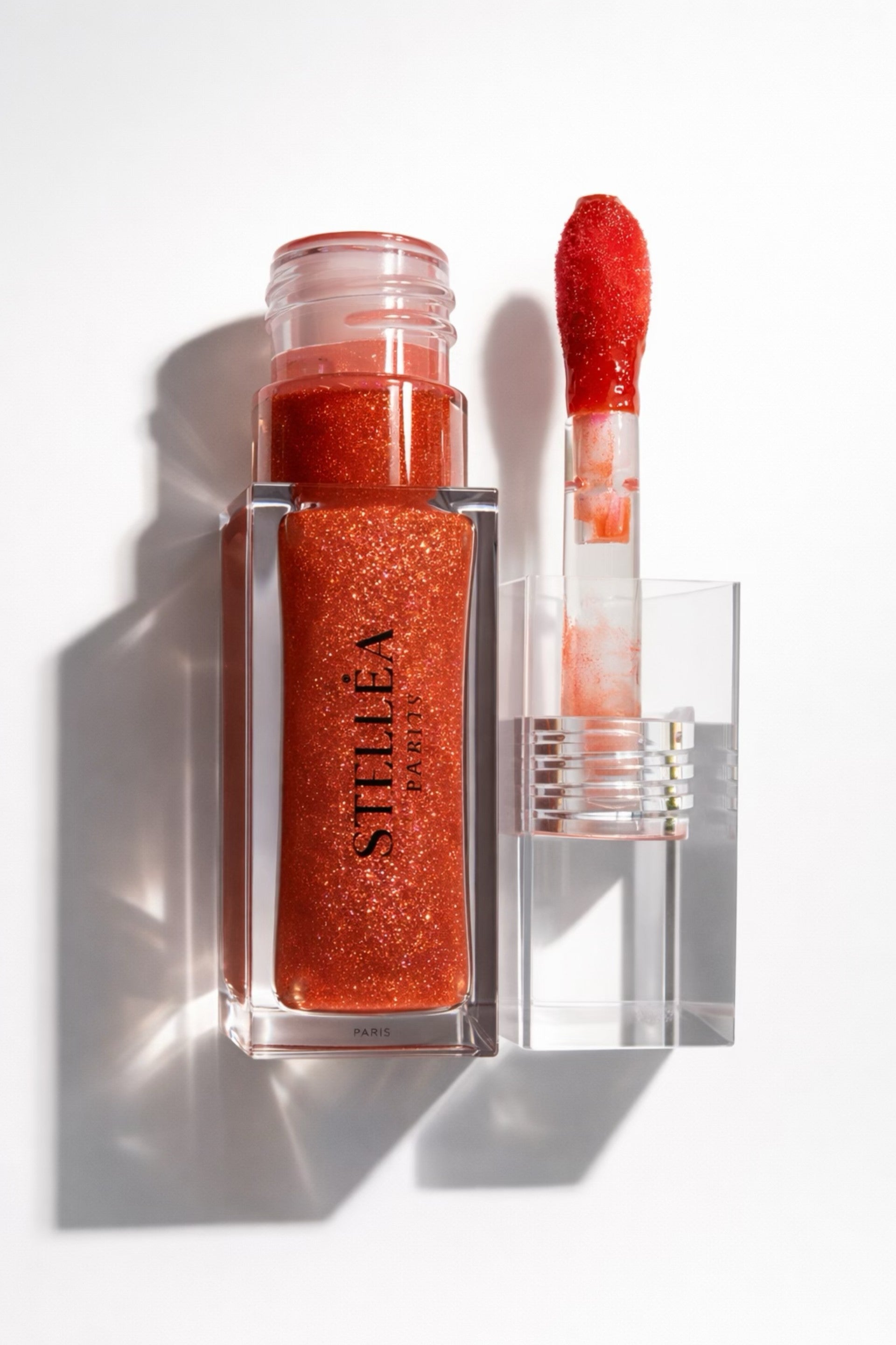 Huile à lèvres brillante STELLEA Mint en flacon transparent avec texture nourrissante effet glossy