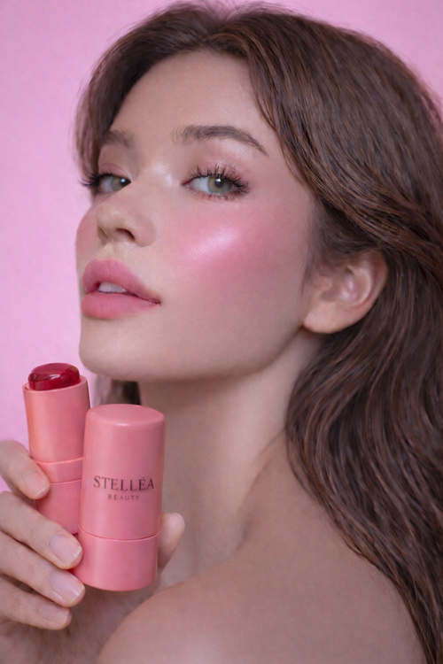 Gel  Blush Stellea pour lèvres et  maquillage femme au fini naturel t à la texture gel fraîche.